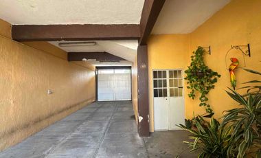 CASA EN VENTA ZONA MEDRANO, OLÍMPICA, CUCEI DE 8 HABITACIONES, TERRENO PARA NEGOCIO, DE 617 MTS2.