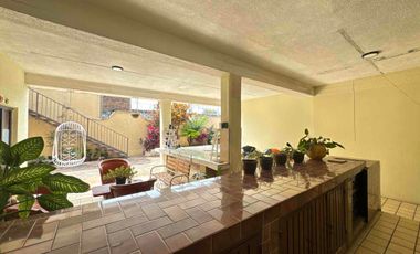 CASA EN VENTA ZONA MEDRANO, OLÍMPICA, CUCEI DE 8 HABITACIONES, TERRENO PARA NEGOCIO, DE 617 MTS2.