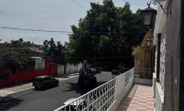 CASA EN VENTA ZONA MEDRANO, OLÍMPICA, CUCEI DE 8 HABITACIONES, TERRENO PARA NEGOCIO, DE 617 MTS2.