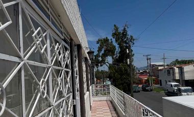 CASA EN VENTA ZONA MEDRANO, OLÍMPICA, CUCEI DE 8 HABITACIONES, TERRENO PARA NEGOCIO, DE 617 MTS2.
