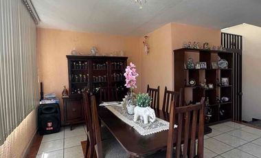 CASA EN VENTA ZONA MEDRANO, OLÍMPICA, CUCEI DE 8 HABITACIONES, TERRENO PARA NEGOCIO, DE 617 MTS2.