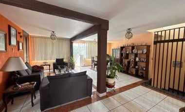 CASA EN VENTA ZONA MEDRANO, OLÍMPICA, CUCEI DE 8 HABITACIONES, TERRENO PARA NEGOCIO, DE 617 MTS2.