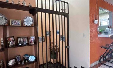 CASA EN VENTA ZONA MEDRANO, OLÍMPICA, CUCEI DE 8 HABITACIONES, TERRENO PARA NEGOCIO, DE 617 MTS2.