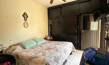 CASA EN VENTA ZONA MEDRANO, OLÍMPICA, CUCEI DE 8 HABITACIONES, TERRENO PARA NEGOCIO, DE 617 MTS2.