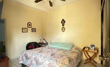 CASA EN VENTA ZONA MEDRANO, OLÍMPICA, CUCEI DE 8 HABITACIONES, TERRENO PARA NEGOCIO, DE 617 MTS2.