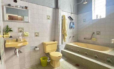 CASA EN VENTA ZONA MEDRANO, OLÍMPICA, CUCEI DE 8 HABITACIONES, TERRENO PARA NEGOCIO, DE 617 MTS2.
