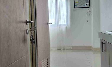 For Lease Studio unit in Dasmarinas Cavite Near De La Salle University, UMC Hospitals, Waltermart , accessible to Villar City, road like MCX & Calax