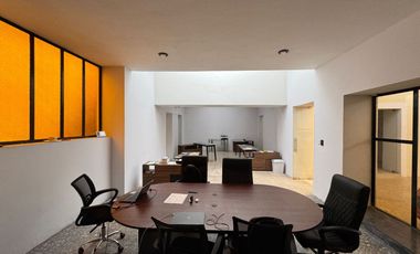 Céntrica casa en renta sobre Av. Independencia