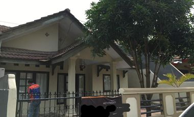 Disewakan rumah 1 lantai Full furnish 3KT / 2 KM Lokasi Strategis Di Serdang, Banten