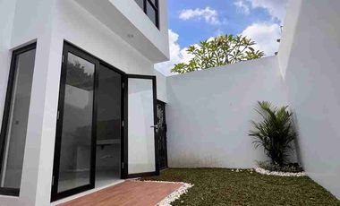Rumah 2 Lantai Di Serpong, Hadap Barat Siap Huni