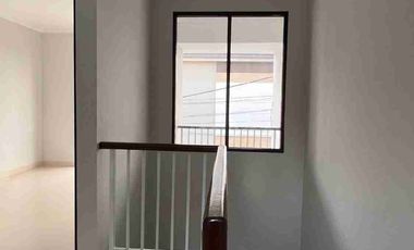 Rumah 2 Lantai Di Serpong, Hadap Barat Siap Huni