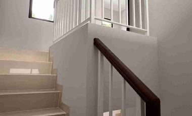 Rumah 2 Lantai Di Serpong, Hadap Barat Siap Huni