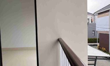 Rumah 2 Lantai Di Serpong, Hadap Barat Siap Huni