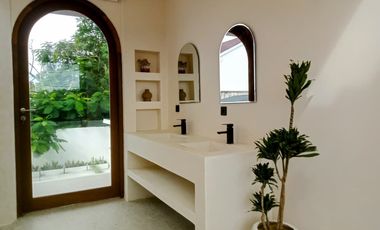 Stunning Villa Fully Furnished Only 3 minutes to Balangan Beach