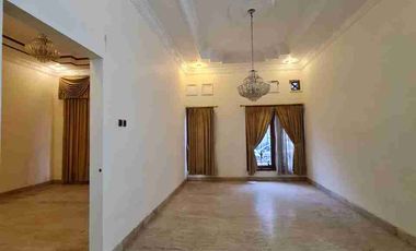 Rumah Bagus Siap Pakai Dekat Jalan Slamet Riyadi Solo.