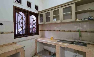 Rumah Bagus Siap Pakai Dekat Jalan Slamet Riyadi Solo.