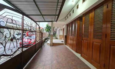 Rumah Bagus Siap Pakai Dekat Jalan Slamet Riyadi Solo.