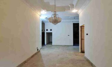 Rumah Bagus Siap Pakai Dekat Jalan Slamet Riyadi Solo.