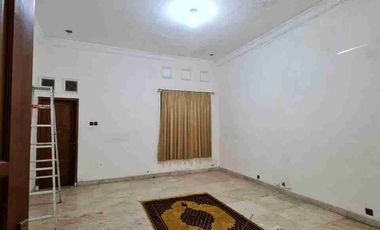 Rumah Bagus Siap Pakai Dekat Jalan Slamet Riyadi Solo.