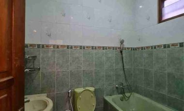 Rumah Bagus Siap Pakai Dekat Jalan Slamet Riyadi Solo.