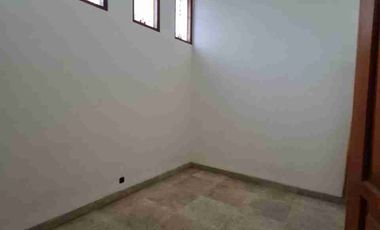 Rumah Bagus Siap Pakai Dekat Jalan Slamet Riyadi Solo.