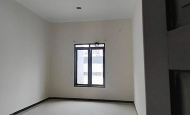 Rumah Mewah Istana Mekarwangi Semi Furnish, Lokasi Premium