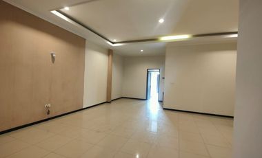 Rumah Mewah Istana Mekarwangi Semi Furnish, Lokasi Premium