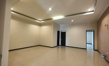 Disewakan Rumah Semi Furnish Lokasi Strategis di Istana Mekarwangi