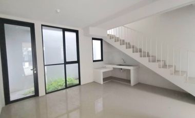 Rumah Royal Residence 3 Lantai Kosongan