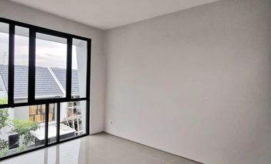 Rumah Royal Residence 3 Lantai Kosongan