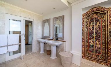 FREEHOLD | COLONIAL-STYLE VILLA WITH JUNGLE AND RICE FIELD VIEWS - UBUD TEGALLALANG