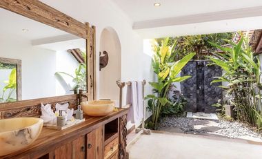 FREEHOLD | COLONIAL-STYLE VILLA WITH JUNGLE AND RICE FIELD VIEWS - UBUD TEGALLALANG