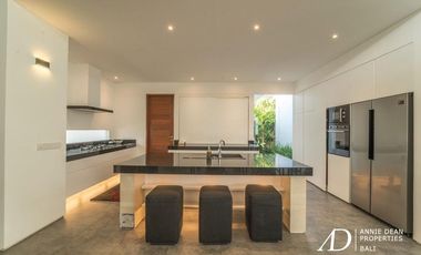 FREEHOLD LUXURY VILLA WITH A LARGE GARDEN IN BABAKAN-CANGGU