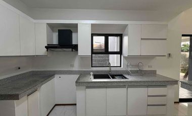 High Ceiling Bungalow House for rent