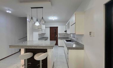 High Ceiling Bungalow House for rent