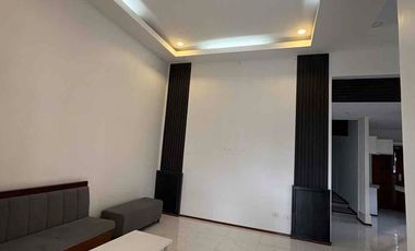 High Ceiling Bungalow House for rent