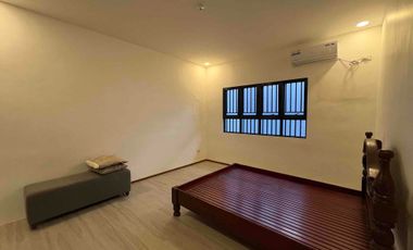 High Ceiling Bungalow House for rent