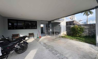 High Ceiling Bungalow House for rent