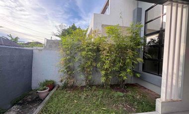 High Ceiling Bungalow House for rent