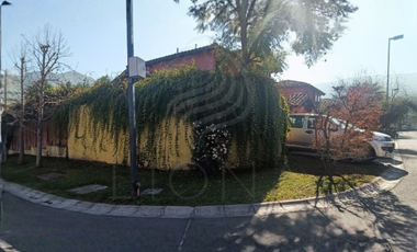 ¡Preciosa Casa en Zona Residencial Exclusiva, en un Entorno Natural!