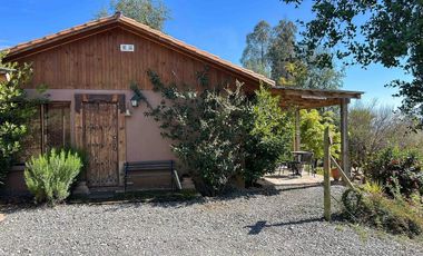 Hermosa Parcela de 5000m2 con casa de 90 m2 más cabaña de 45m2 en el “Valle de los Artistas” de Lolol