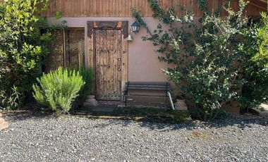 Hermosa Parcela de 5000m2 con casa de 90 m2 más cabaña de 45m2 en el “Valle de los Artistas” de Lolol