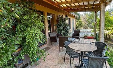 Hermosa Parcela de 5000m2 con casa de 90 m2 más cabaña de 45m2 en el “Valle de los Artistas” de Lolol