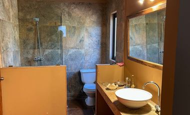 Hermosa Parcela de 5000m2 con casa de 90 m2 más cabaña de 45m2 en el “Valle de los Artistas” de Lolol