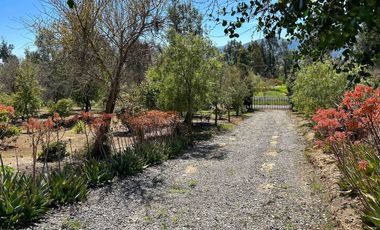 Hermosa Parcela de 5000m2 con casa de 90 m2 más cabaña de 45m2 en el “Valle de los Artistas” de Lolol