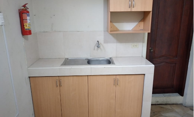 SE RENTA HABITACION PARA EJECUTIVO Y/O ESTUDIANTE UBICADA EN EL 1ER. PISO A 2 CUADRAS DE LA AV. 9 DE OCTUBRE – CENTRO DE GUAYAQUIL