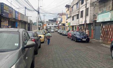 LOCAL COMERCIAL EN RENTA  DE 120 MTRS $ 900 MUY BIEN UBICADO SECTOR SUR DE QUITO. AV. MALDONADO CERCA A COMERCIAL SKY DE LA AV. MALDONADO.