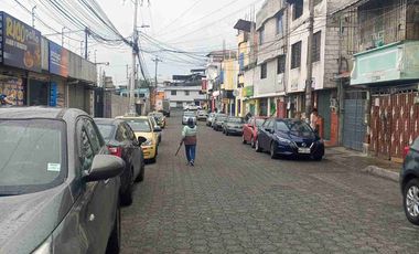 LOCAL COMERCIAL EN RENTA  DE 120 MTRS $ 900 MUY BIEN UBICADO SECTOR SUR DE QUITO. AV. MALDONADO CERCA A COMERCIAL SKY DE LA AV. MALDONADO.