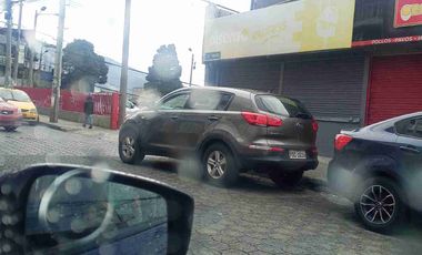 LOCAL COMERCIAL EN RENTA  DE 120 MTRS $ 900 MUY BIEN UBICADO SECTOR SUR DE QUITO. AV. MALDONADO CERCA A COMERCIAL SKY DE LA AV. MALDONADO.