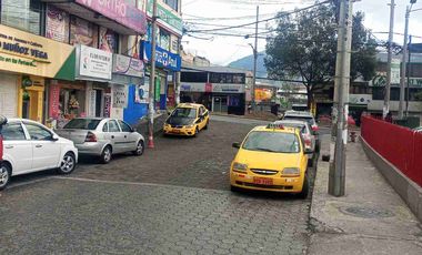 LOCAL COMERCIAL EN RENTA  DE 120 MTRS $ 900 MUY BIEN UBICADO SECTOR SUR DE QUITO. AV. MALDONADO CERCA A COMERCIAL SKY DE LA AV. MALDONADO.
